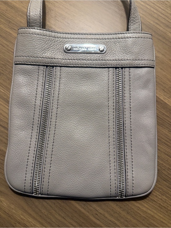 Michael Kors Handbags - Michael Kors Pebbled Leather Crossbody in Light Gray